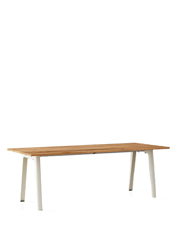 Stylish Bar Tables for Pubs, Clubs and Hotels